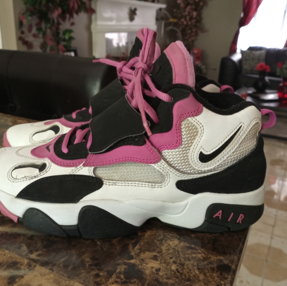 Nike - Picture 2 of 6